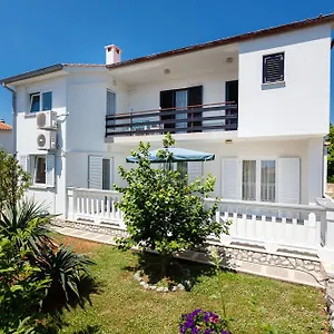 https://villa-rosi.primorje-gorskikotar.com